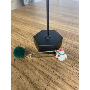 Snowman safety pin